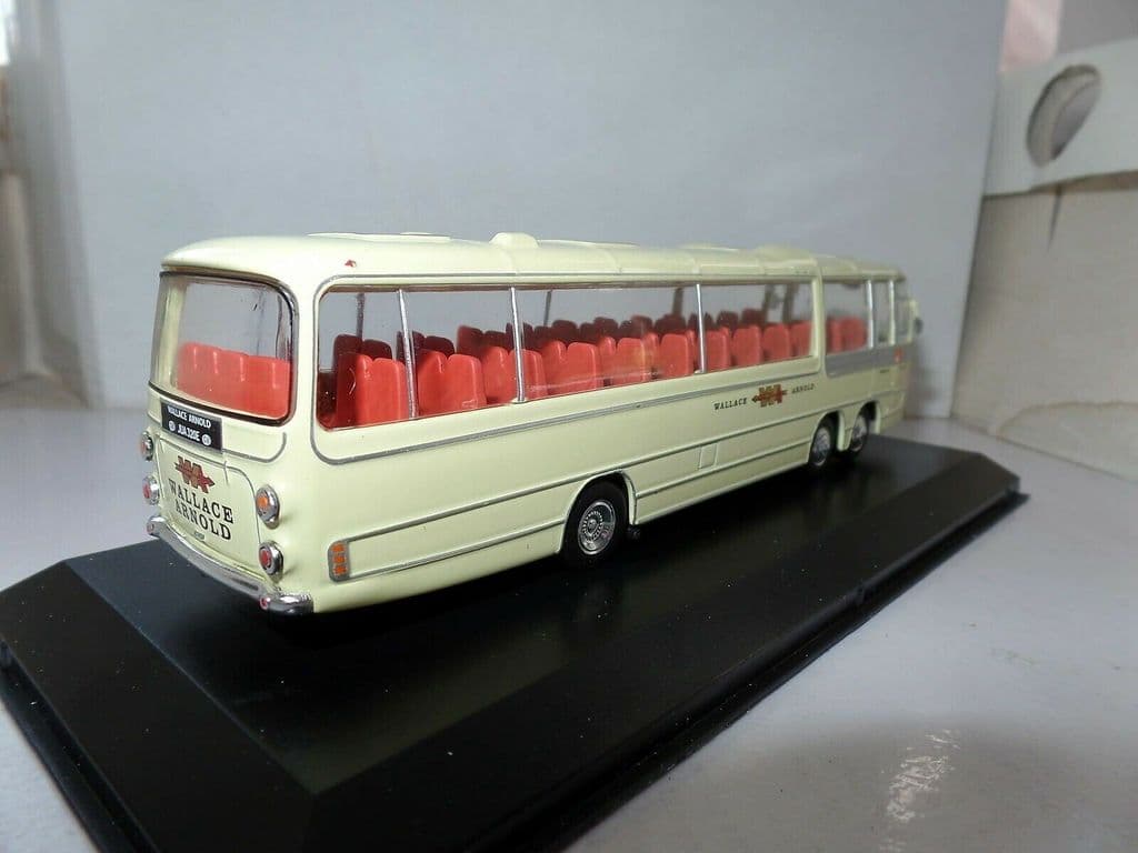 1/72 Bedford Val Wallace Arnold Light Yellow Atlas Editions 